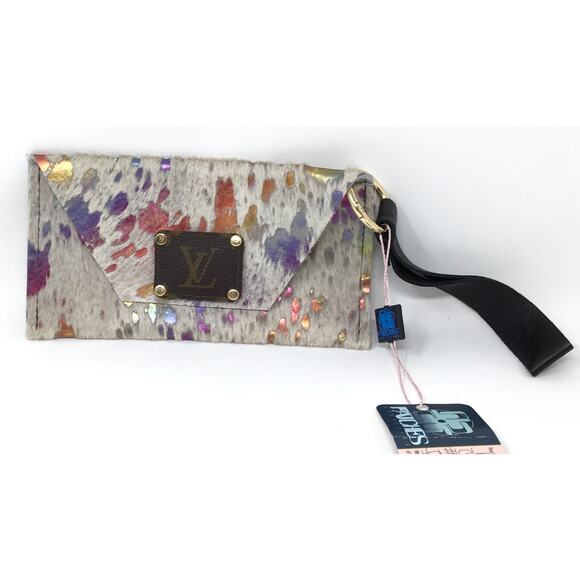 Gradient Rainbow White Leather Upcycled Patch Petite Snap Logo Patches Wristlet - Picture 1 of 4